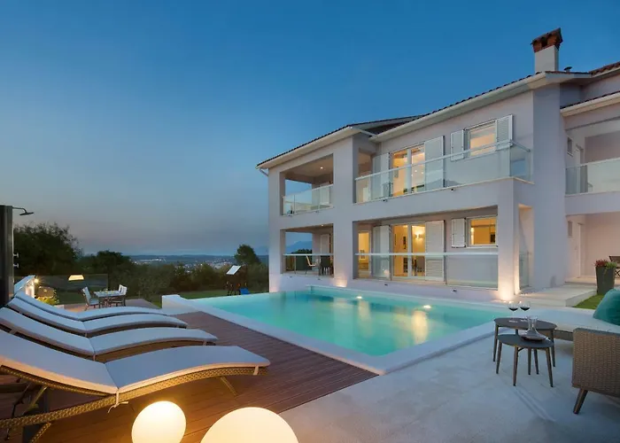 L - With 2 Separate Units Semesterbostad