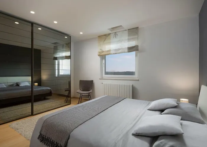 L - With 2 Separate Units Labin (Istria)