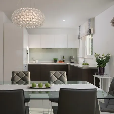 L - With 2 Separate Units 펜션 *